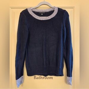 Banana Republic sweater. Women’s size small.